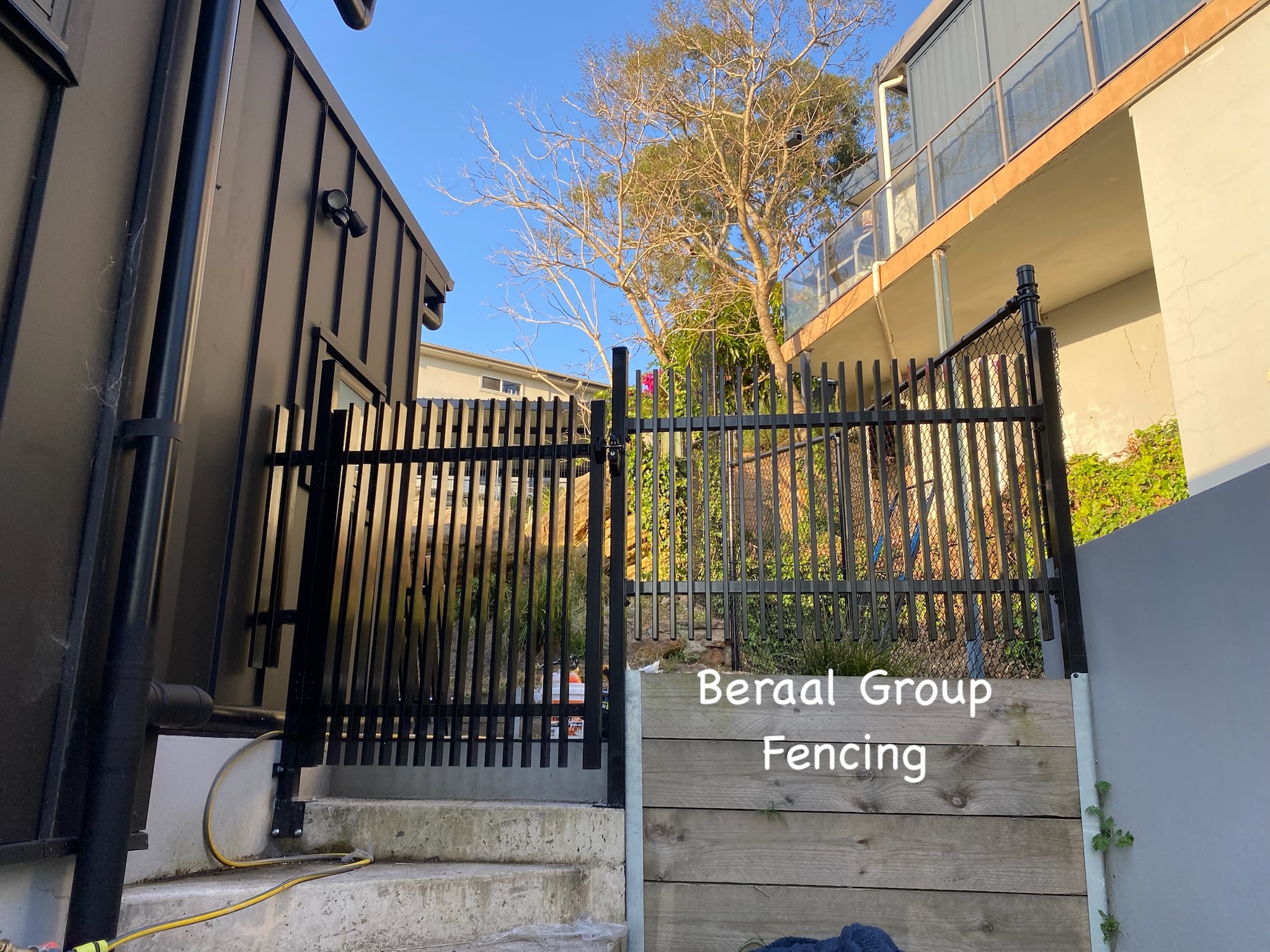 Aluminium blade gate