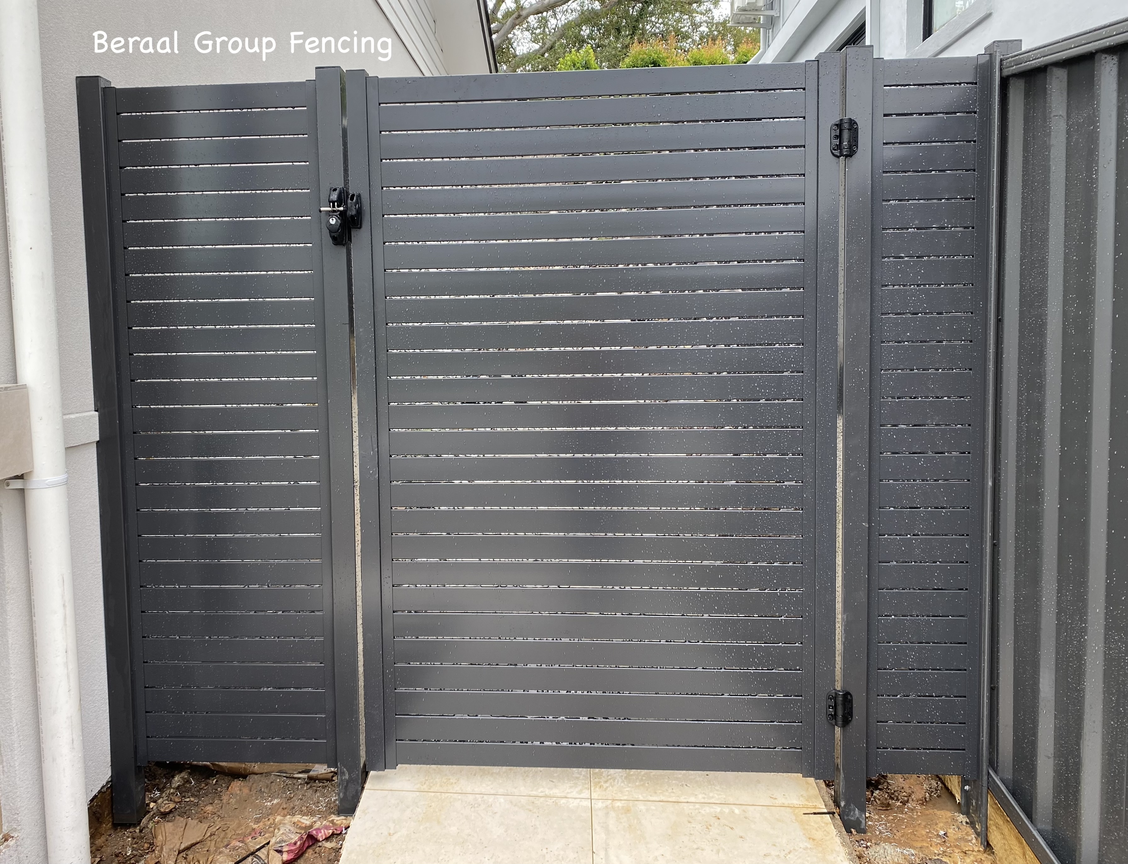 Aluminium slat gate