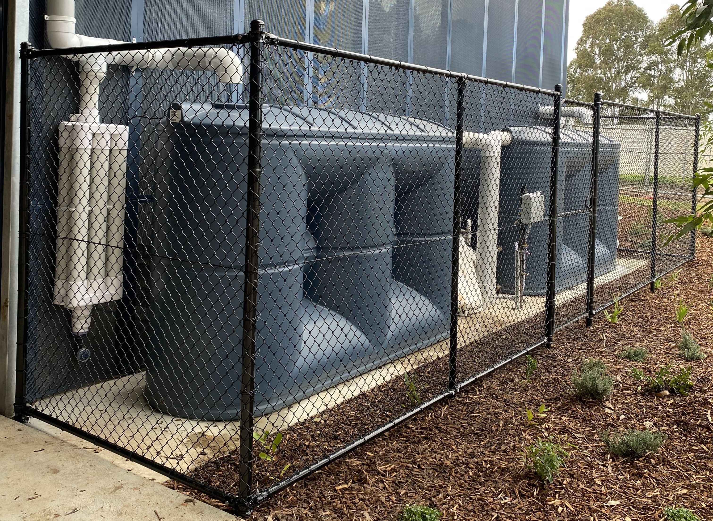 Chainwire storage cage for commercial rain tank